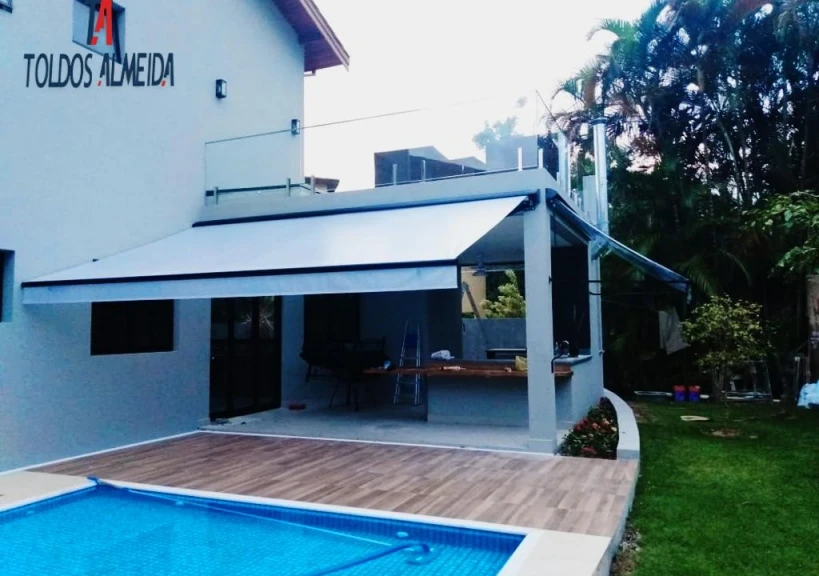 Sua Casa mais bonita com um belíssimo toldo articulado em Juquehy