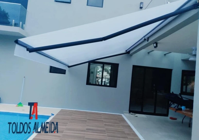 Sua Casa mais bonita com um belíssimo toldo articulado em Juquehy