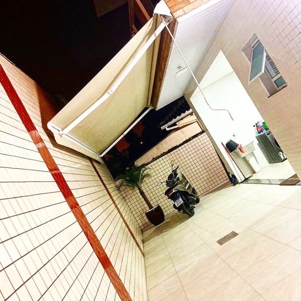 Da Luz do Sol à Sombra Relaxante: As Vantagens dos Toldos Articulados em Juquehy, SP 2